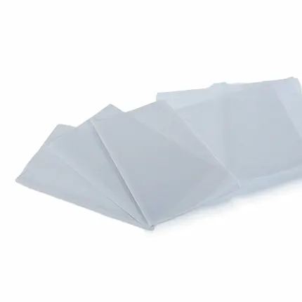 Kategorieübersicht Zuschnitte und Abdeckblätter, dargestellt durch weiße Lagen Wachspapier.